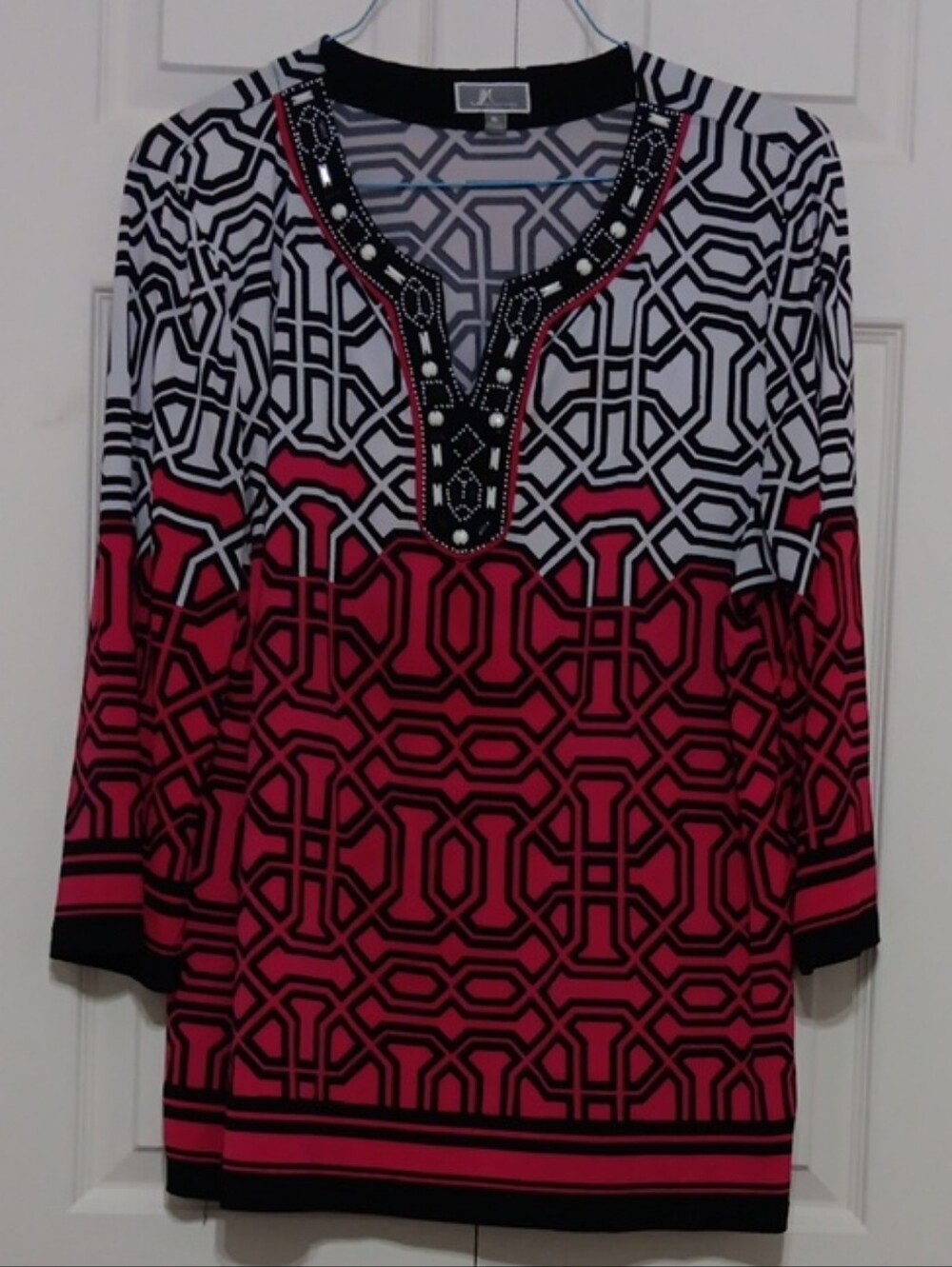 JM Collection Geometric V-Neck Tunic in Fuchsia, Black and White